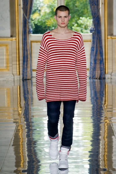 Look 27